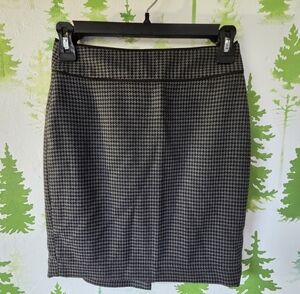 Classic Black and Gray Houndstooth Skirt